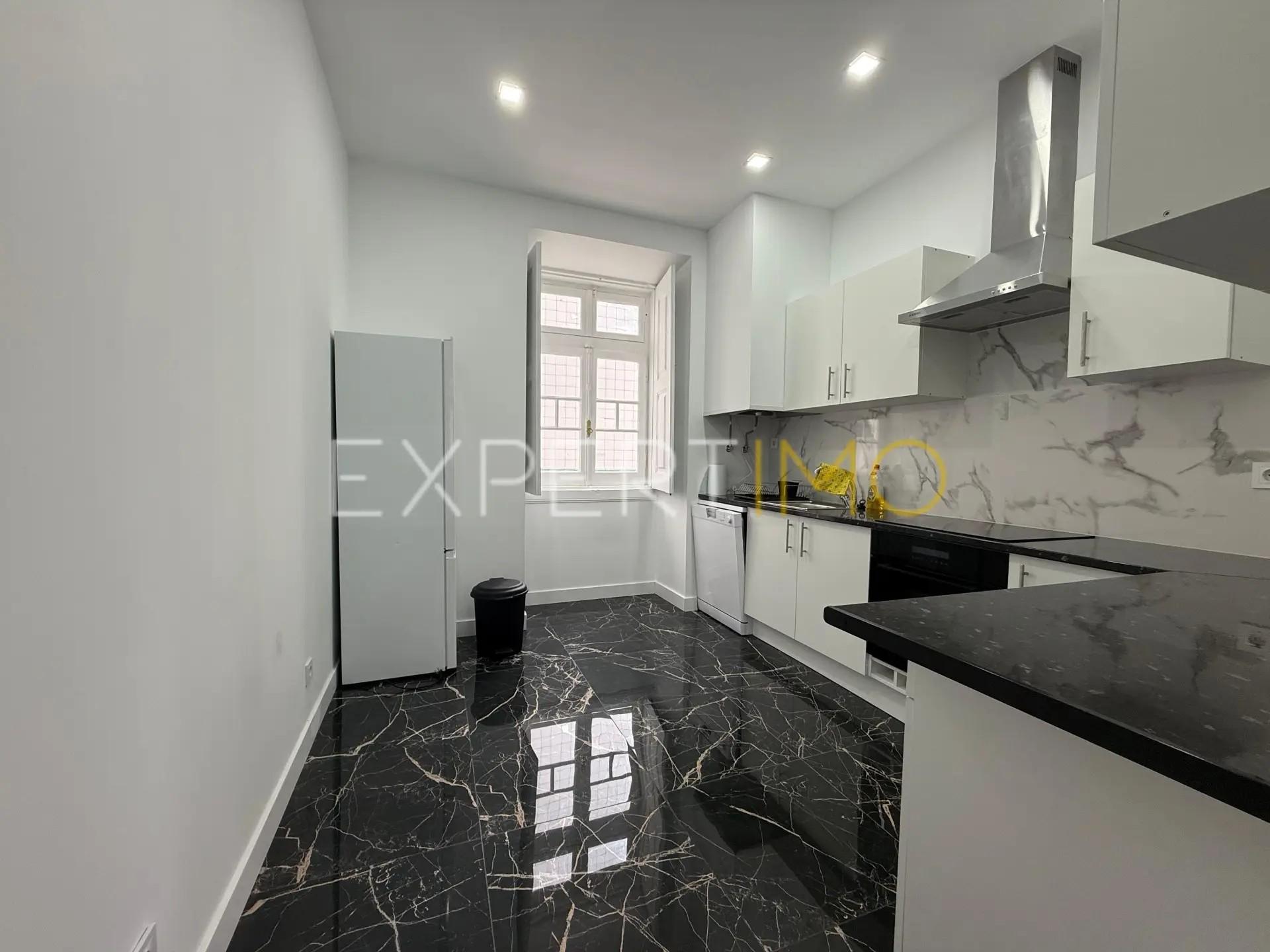 Apartamento T7 com 233m2, totalmente remodelado em Celas, Coimbra