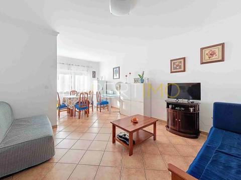 Apartamento T1 a 300m da Praia da Rocha com garagem e piscina