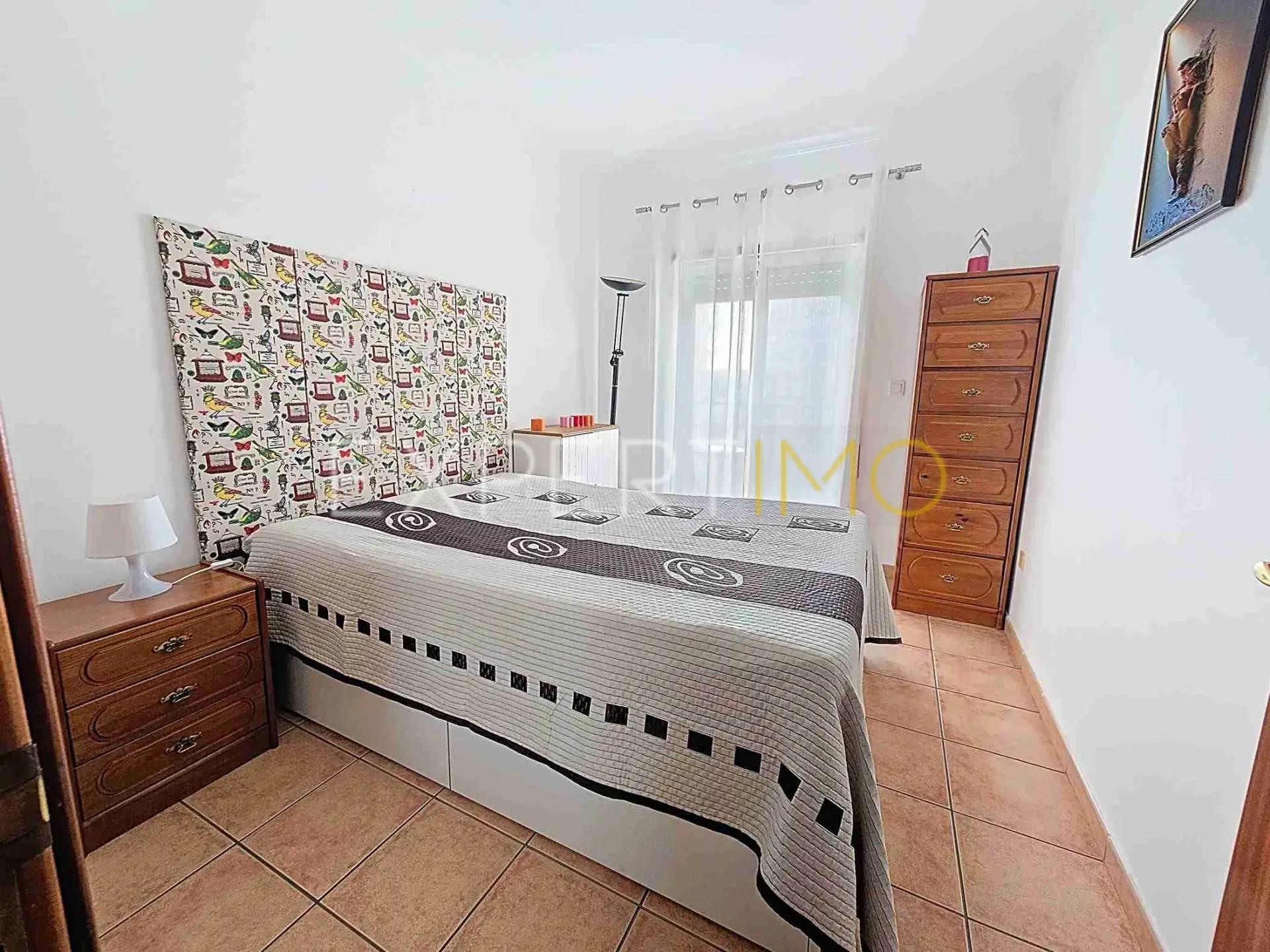 Apartamento T1 a 300m da Praia da Rocha com garagem e piscina