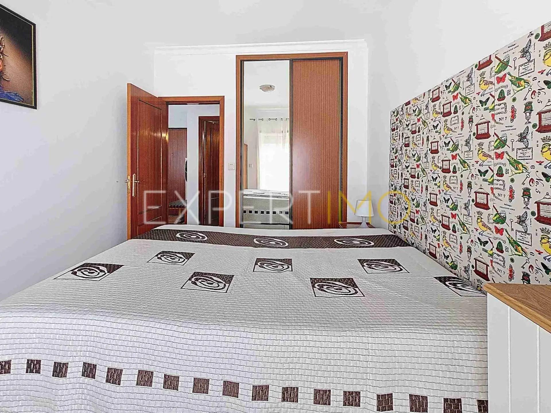 Apartamento T1 a 300m da Praia da Rocha com garagem e piscina