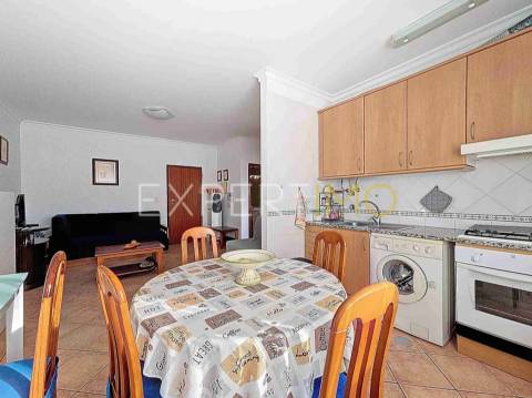 Apartamento T1 a 300m da Praia da Rocha com garagem e piscina