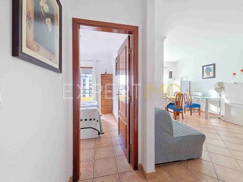 Apartamento T1 a 300m da Praia da Rocha com garagem e piscina