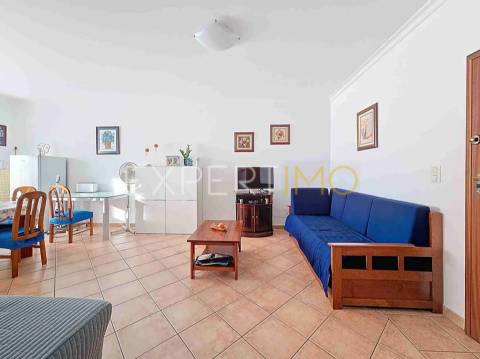 Apartamento T1 a 300m da Praia da Rocha com garagem e piscina