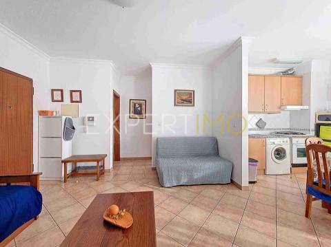 Apartamento T1 a 300m da Praia da Rocha com garagem e piscina