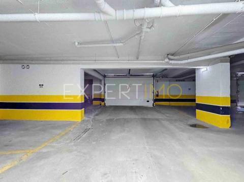 Apartamento T1 a 300m da Praia da Rocha com garagem e piscina