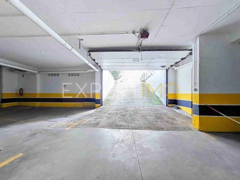 Apartamento T1 a 300m da Praia da Rocha com garagem e piscina