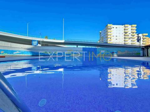 Apartamento T1 a 300m da Praia da Rocha com garagem e piscina