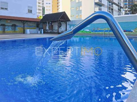 Apartamento T1 a 300m da Praia da Rocha com garagem e piscina