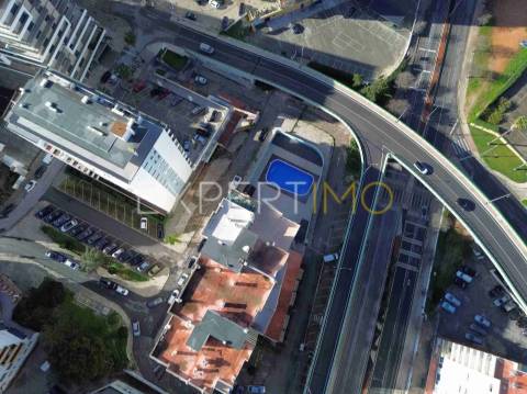 Apartamento T1 a 300m da Praia da Rocha com garagem e piscina