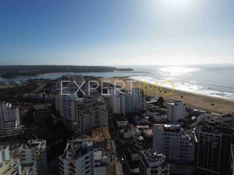 Apartamento T1 a 300m da Praia da Rocha com garagem e piscina