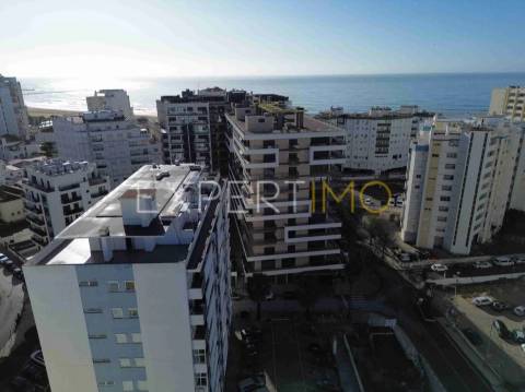 Apartamento T1 a 300m da Praia da Rocha com garagem e piscina