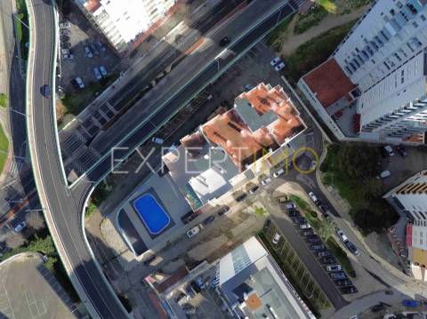Apartamento T1 a 300m da Praia da Rocha com garagem e piscina