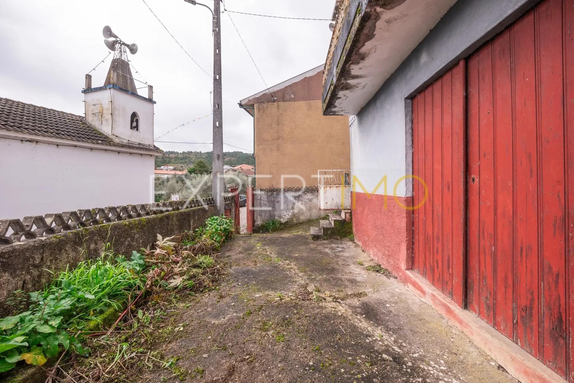 Moradia T3  com garagem ampla e terreno