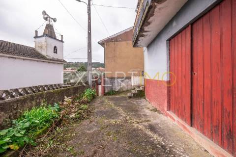 Moradia T3  com garagem ampla e terreno