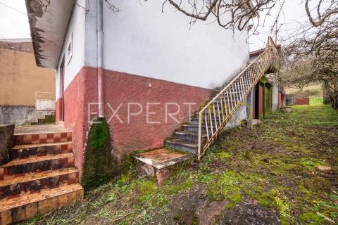 Moradia T3  com garagem ampla e terreno