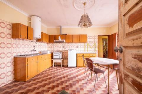 Moradia T3  com garagem ampla e terreno