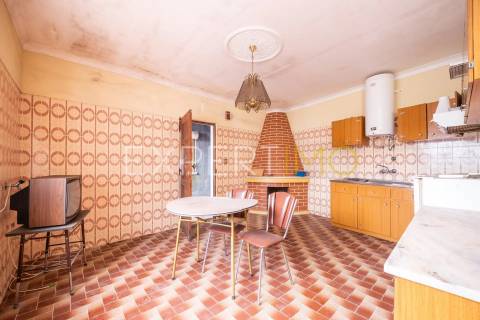 Moradia T3  com garagem ampla e terreno