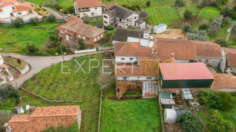 Moradia T3  com garagem ampla e terreno