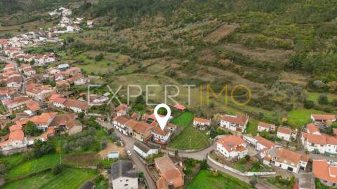 Moradia T3  com garagem ampla e terreno