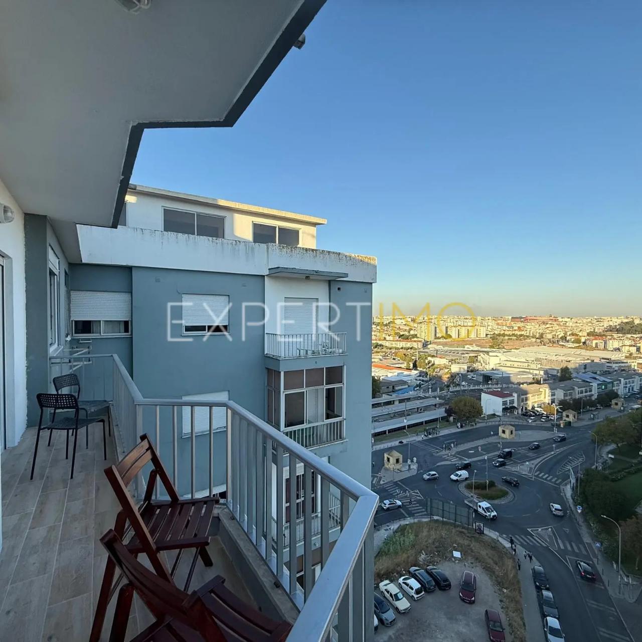 Apartamento com 3 quartos totalmente remodelado na Reboleira Amadora