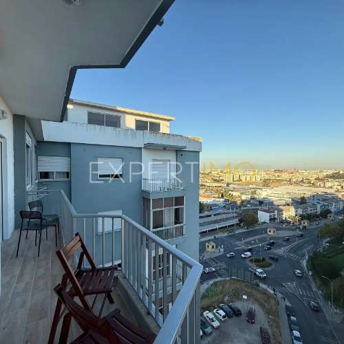 Apartamento com 3 quartos totalmente remodelado na Reboleira Amadora