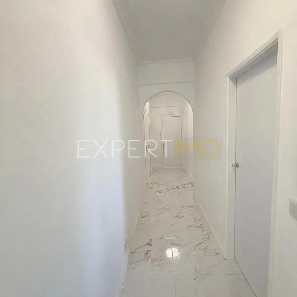 Apartamento com 3 quartos totalmente remodelado na Reboleira Amadora