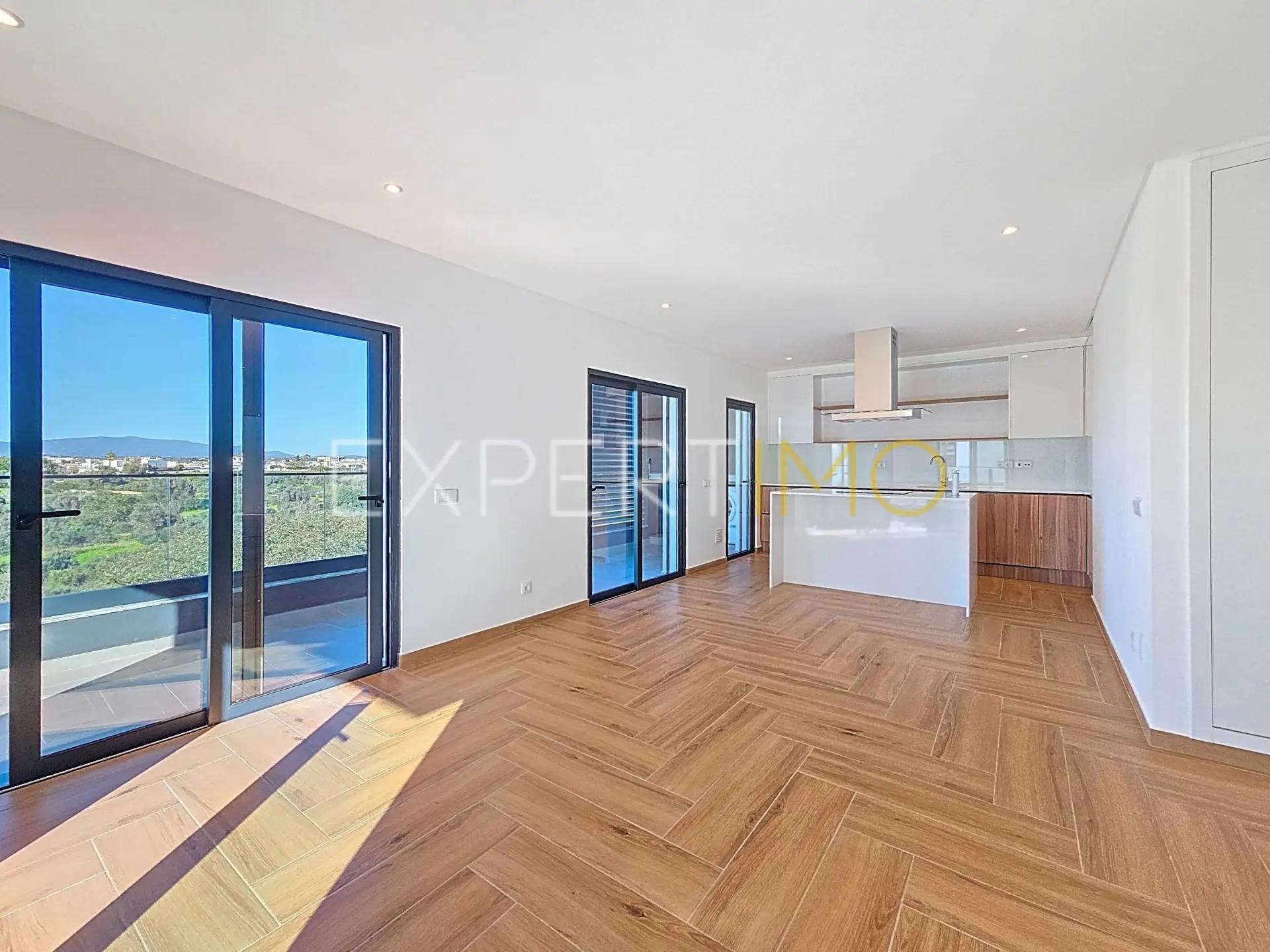 Apartamento T2 NOVO com garagem, arrecadação e piscina