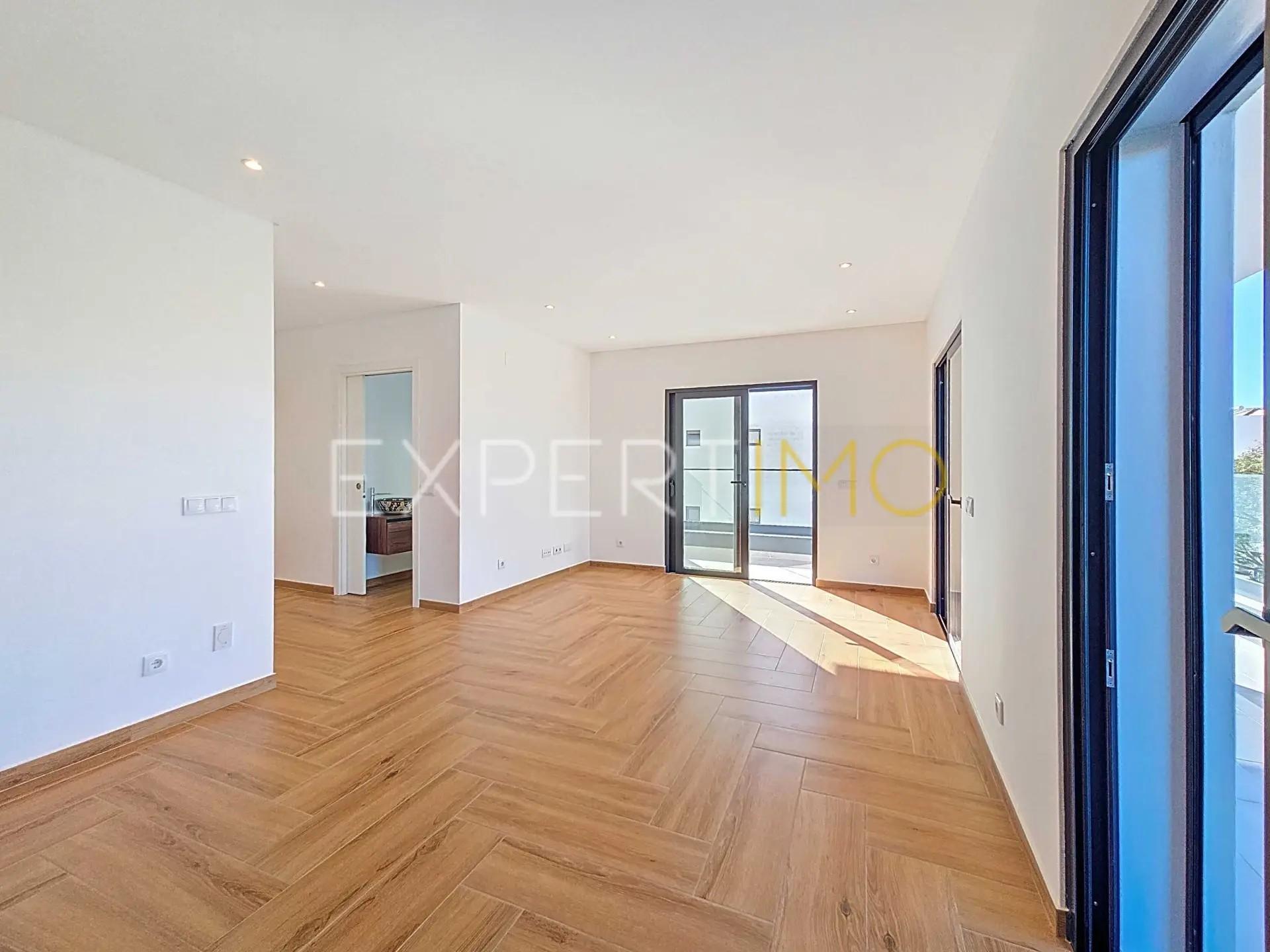 Apartamento T2 NOVO com garagem, arrecadação e piscina