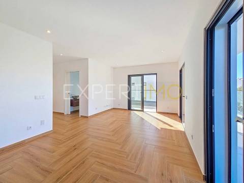 Apartamento T2 NOVO com garagem, arrecadação e piscina