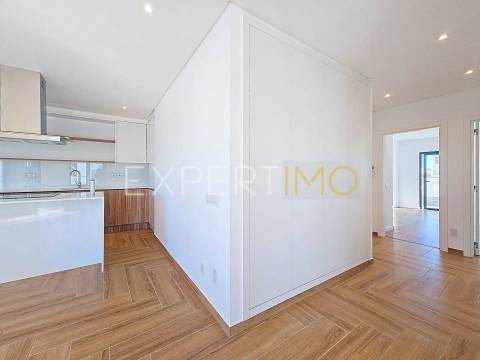 Apartamento T2 NOVO com garagem, arrecadação e piscina