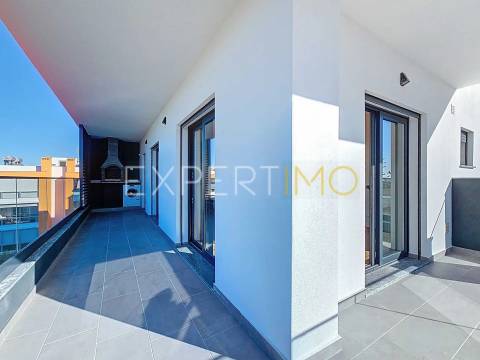 Apartamento T2 NOVO com garagem, arrecadação e piscina