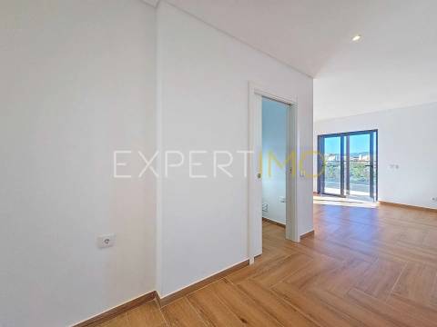 Apartamento T2 NOVO com garagem, arrecadação e piscina