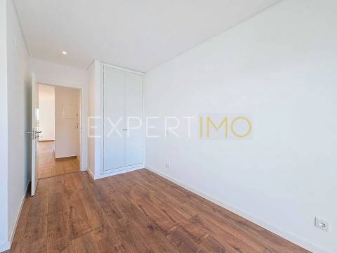 Apartamento T2 NOVO com garagem, arrecadação e piscina