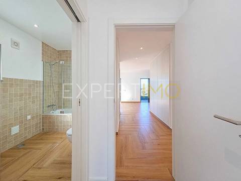 Apartamento T2 NOVO com garagem, arrecadação e piscina