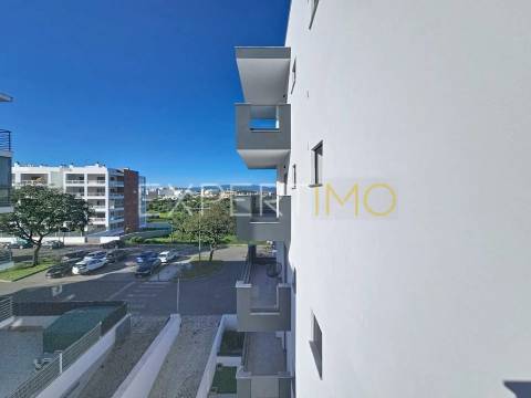 Apartamento T2 NOVO com garagem, arrecadação e piscina