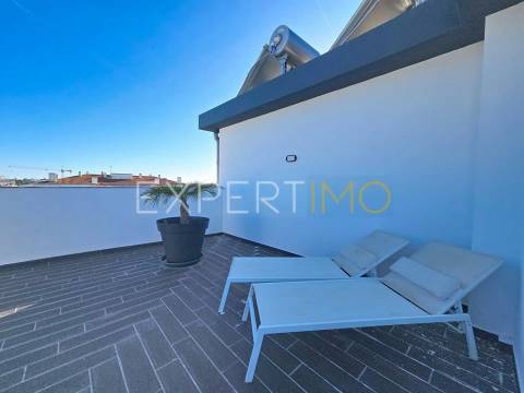 Apartamento T2 NOVO com garagem, arrecadação e piscina