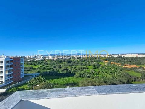 Apartamento T2 NOVO com garagem, arrecadação e piscina