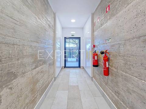 Apartamento T2 NOVO com garagem, arrecadação e piscina