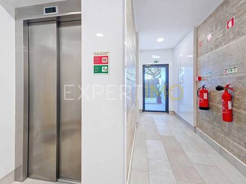 Apartamento T2 NOVO com garagem, arrecadação e piscina