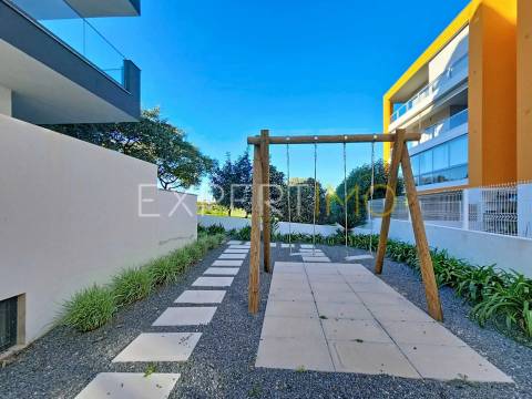 Apartamento T2 NOVO com garagem, arrecadação e piscina