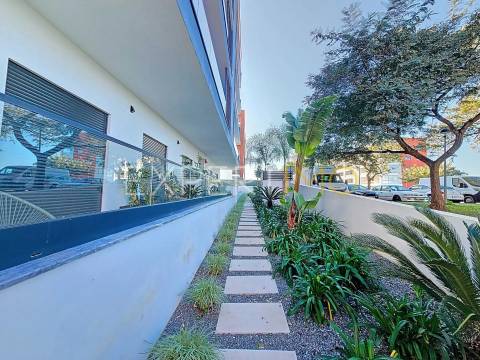 Apartamento T2 NOVO com garagem, arrecadação e piscina