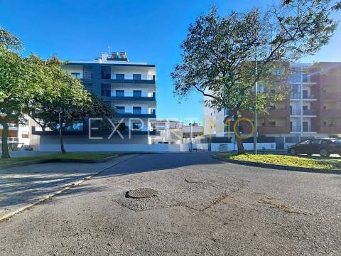 Apartamento T2 NOVO com garagem, arrecadação e piscina