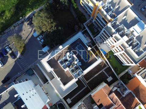 Apartamento T2 NOVO com garagem, arrecadação e piscina