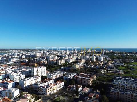 Apartamento T2 NOVO com garagem, arrecadação e piscina