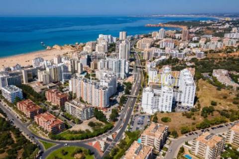 T1 em condomínio fechado a 300m da praia