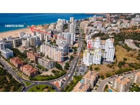 T1 em condomínio fechado a 300m da praia