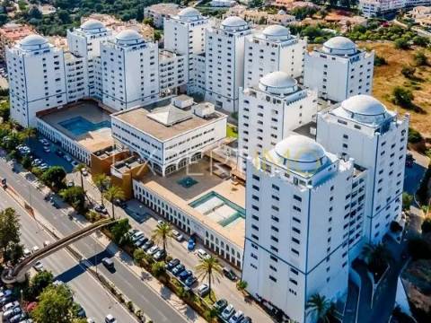T1 em condomínio fechado a 300m da praia