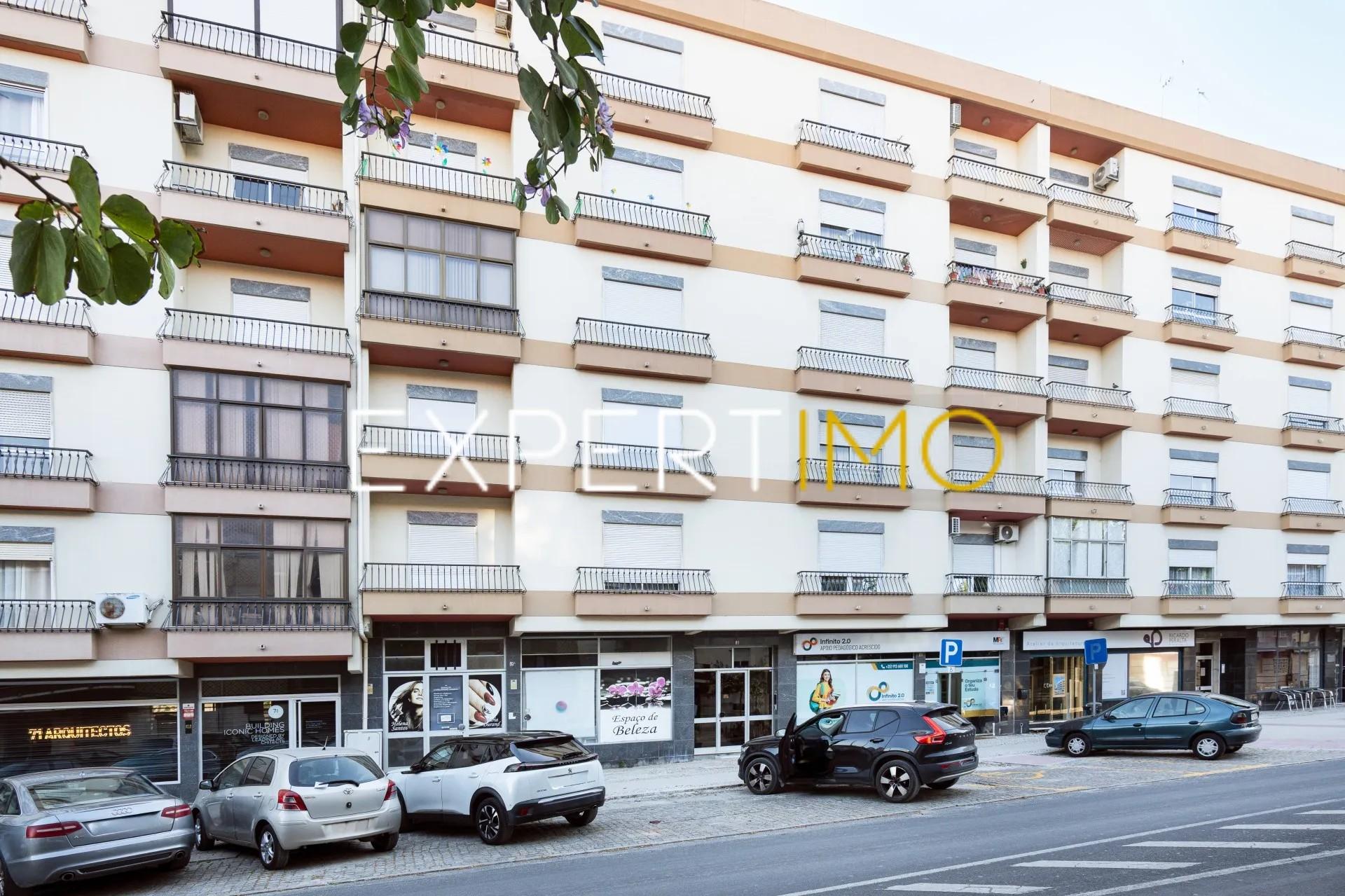 Apartamento T3 na Av. Dr. António Rodrigues Manito - Bairro do Liceu - Setúbal