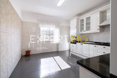 Apartamento T3 na Av. Dr. António Rodrigues Manito - Bairro do Liceu - Setúbal