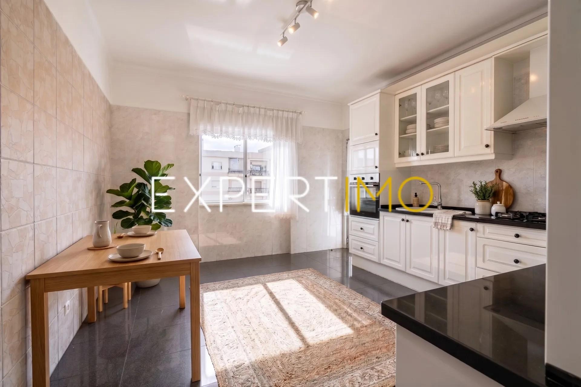 Apartamento T3 na Av. Dr. António Rodrigues Manito - Bairro do Liceu - Setúbal